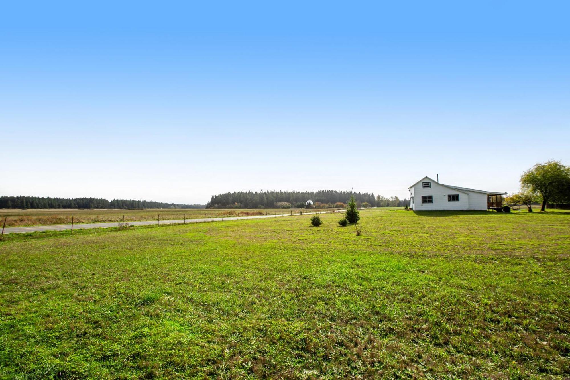 Historic Officer'S Farmhouse At Olf Coupeville Exterior photo