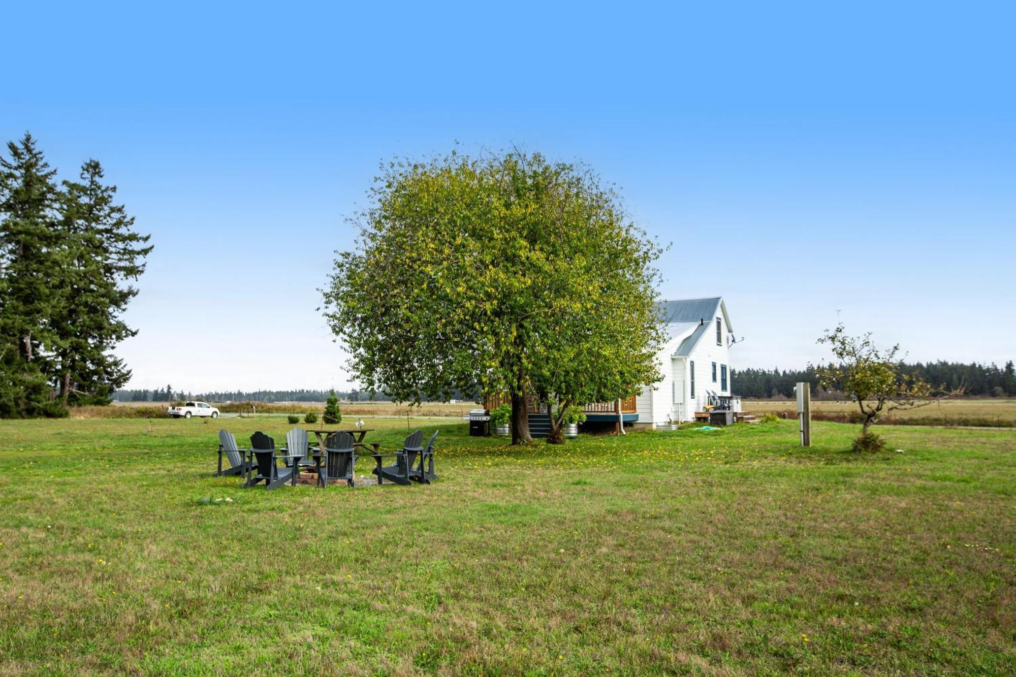 Historic Officer'S Farmhouse At Olf Coupeville Exterior photo
