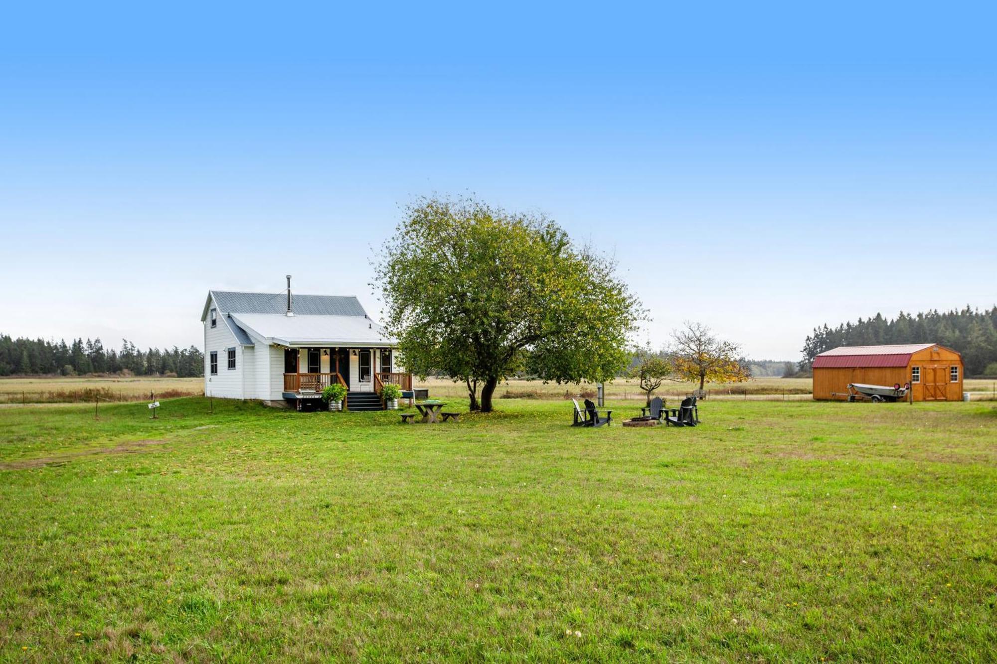 Historic Officer'S Farmhouse At Olf Coupeville Exterior photo