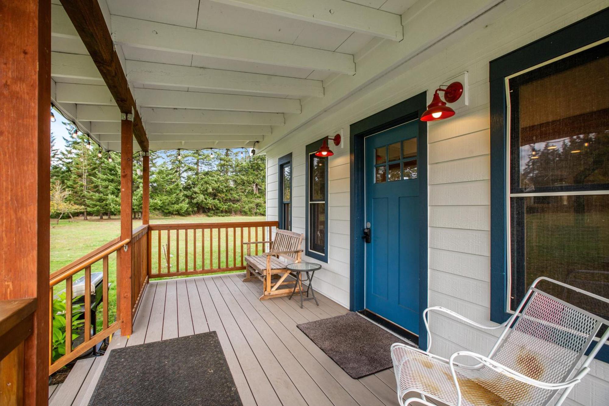 Historic Officer'S Farmhouse At Olf Coupeville Exterior photo