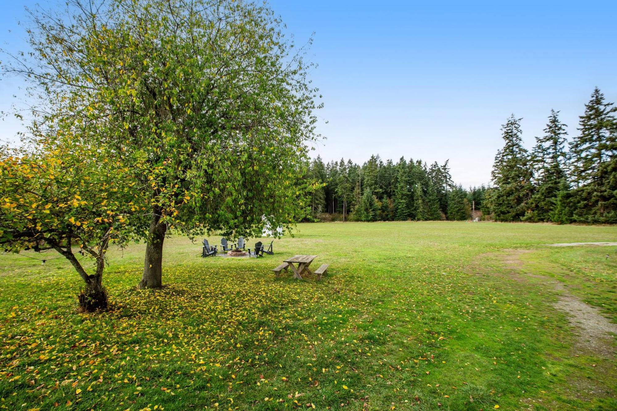 Historic Officer'S Farmhouse At Olf Coupeville Exterior photo