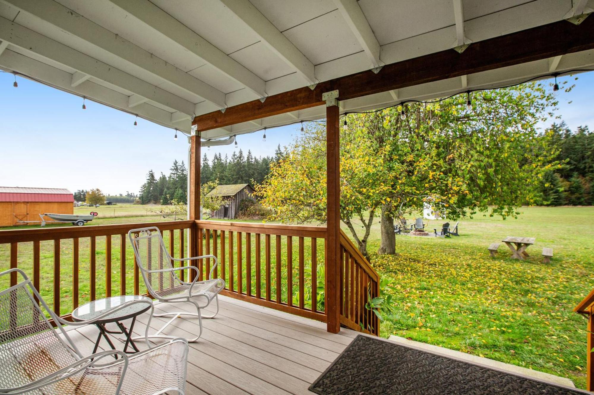 Historic Officer'S Farmhouse At Olf Coupeville Exterior photo