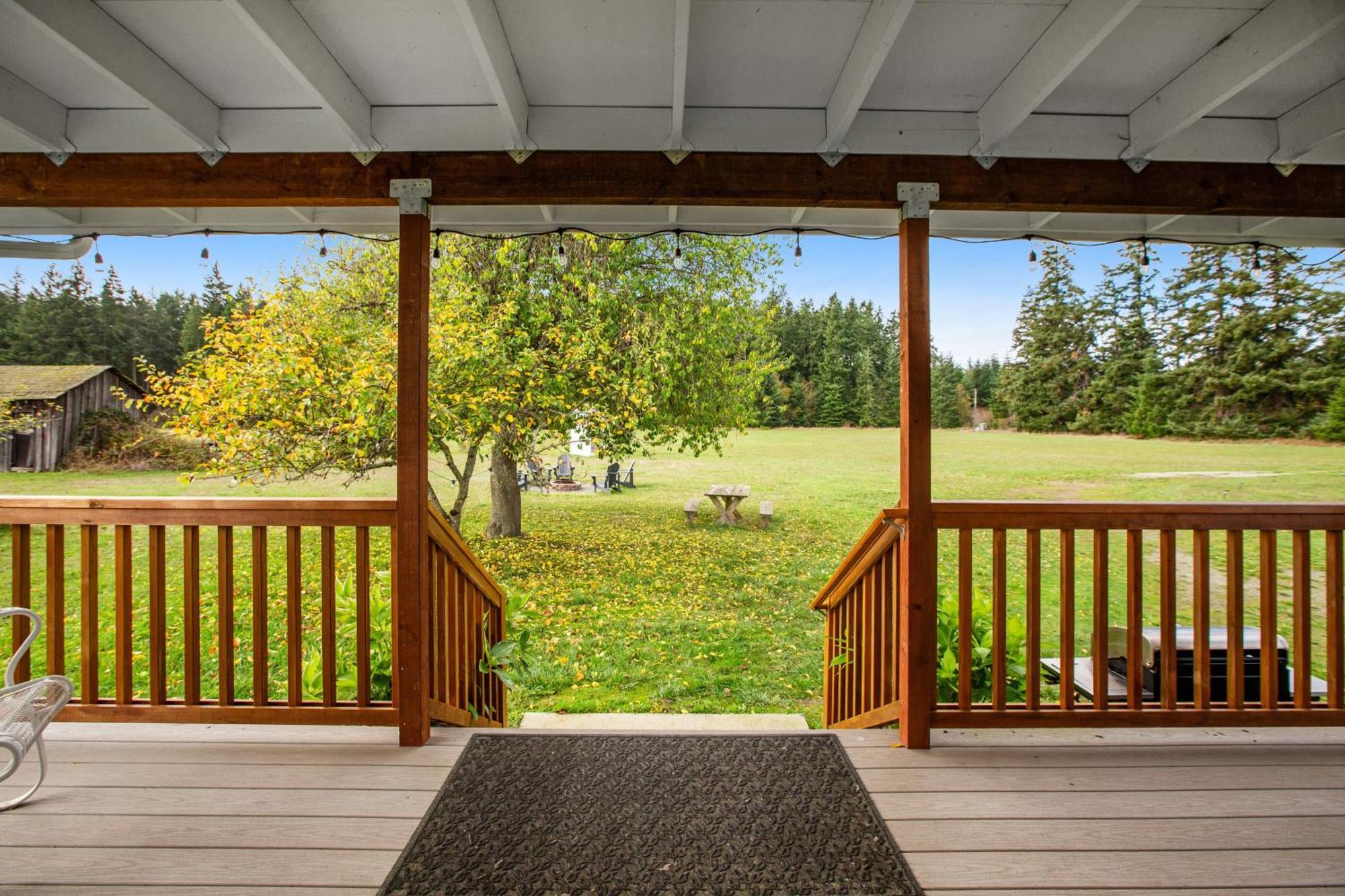 Historic Officer'S Farmhouse At Olf Coupeville Exterior photo