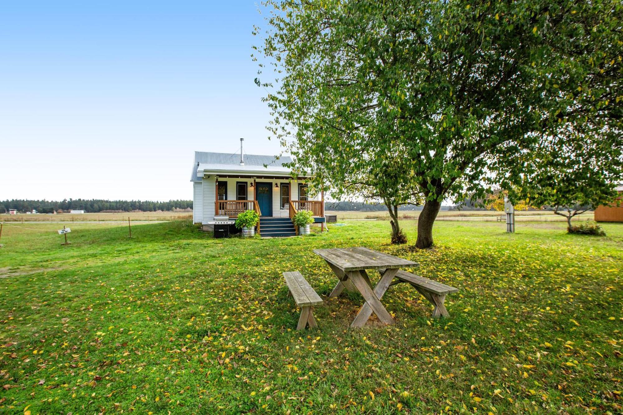 Historic Officer'S Farmhouse At Olf Coupeville Exterior photo