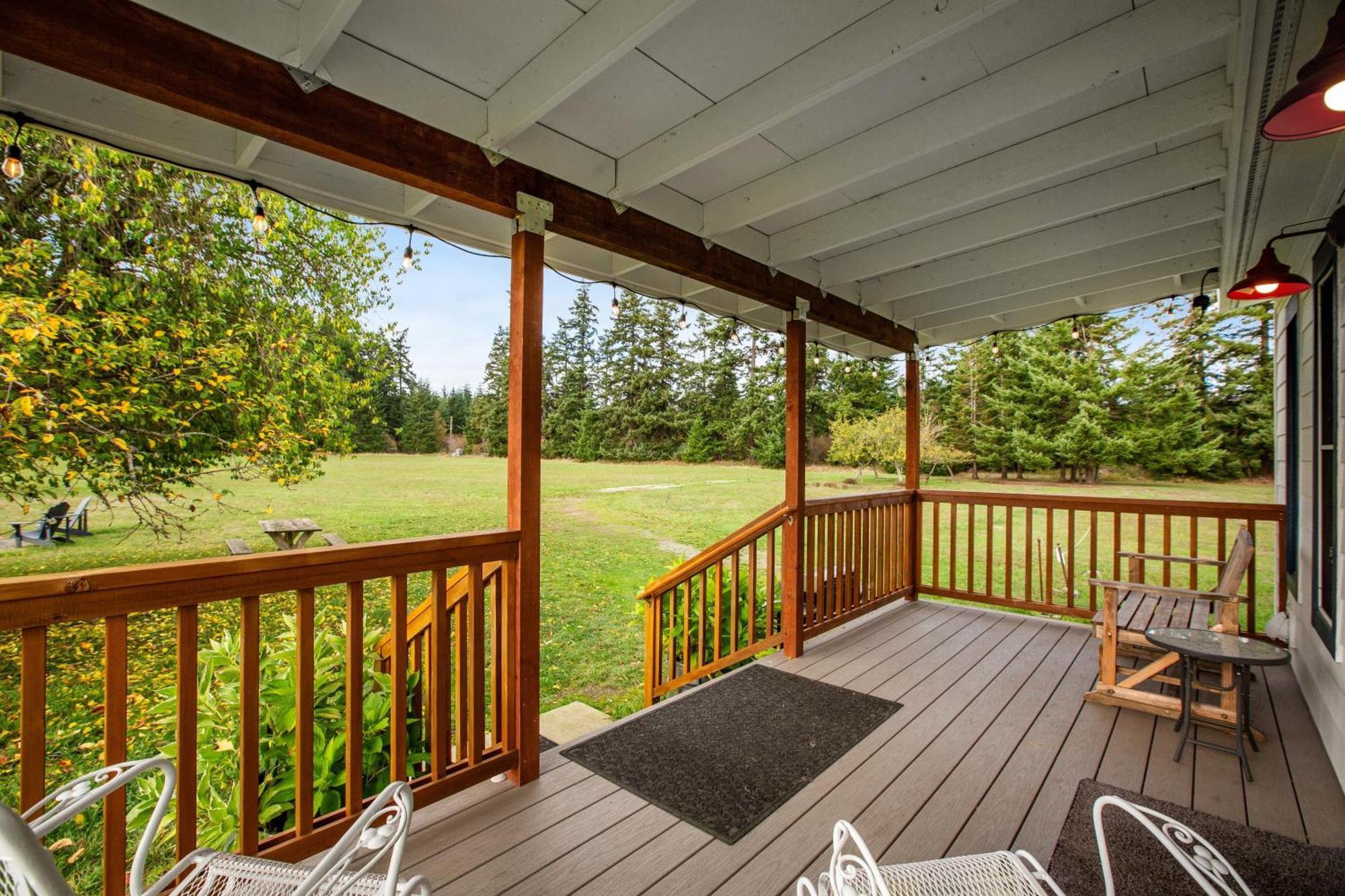 Historic Officer'S Farmhouse At Olf Coupeville Exterior photo