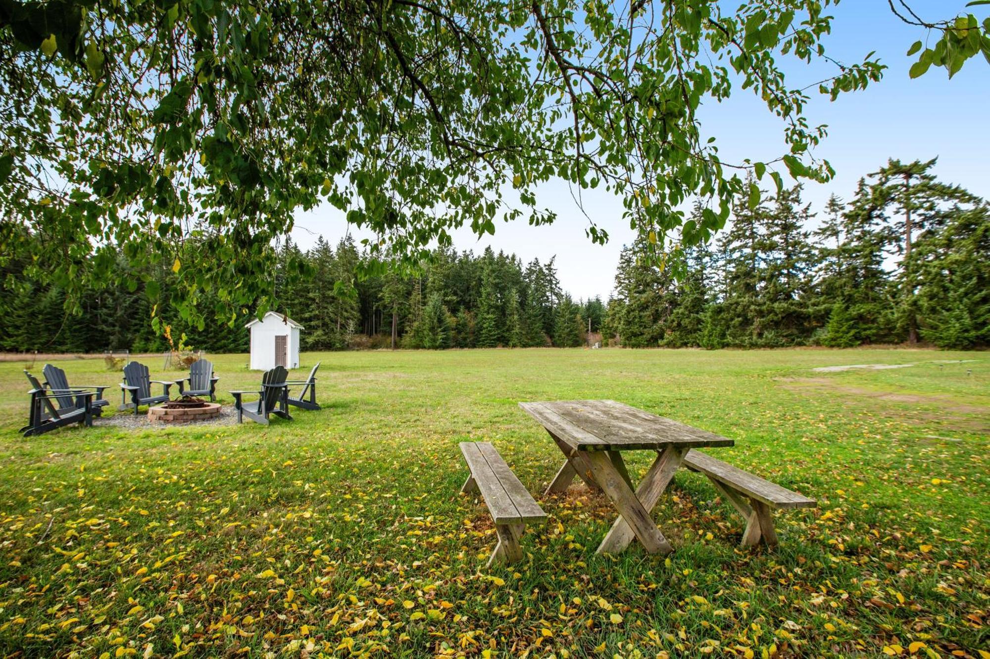 Historic Officer'S Farmhouse At Olf Coupeville Exterior photo