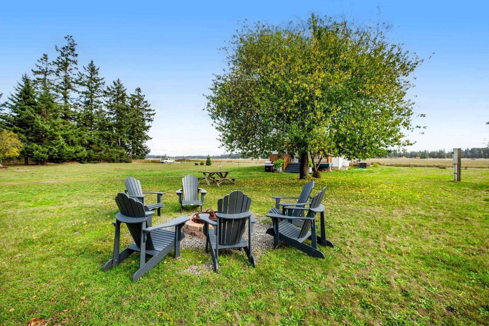 Historic Officer'S Farmhouse At Olf Coupeville Exterior photo